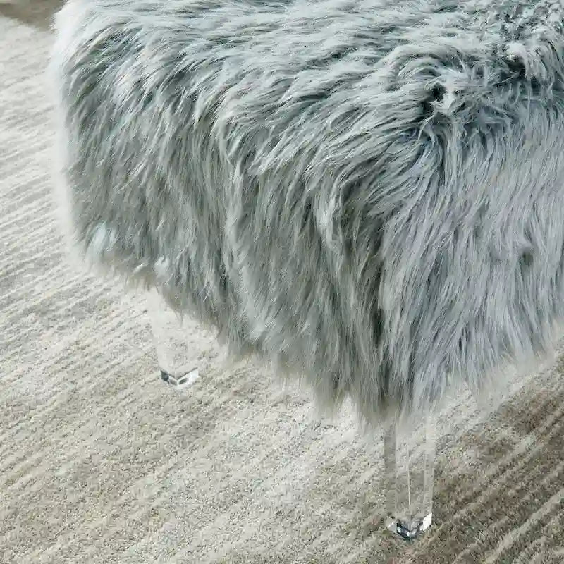 Pouffe Contemporain en Fausse Fourrure avec Pieds en Acrylique Transparent | Rembourré en Mousse, 4 Couleurs, 23"L x 17.5"H
