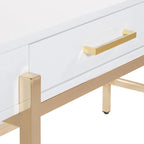 Bureau moderne blanc laqué pour télétravail avec 3 tiroirs | Pieds dorés, station de charge, 162,5 cm de large