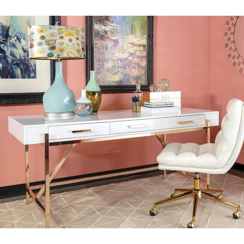 Bureau moderne blanc laqué pour télétravail avec 3 tiroirs | Pieds dorés, station de charge, 162,5 cm de large