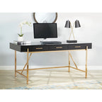 Bureau moderne blanc laqué pour télétravail avec 3 tiroirs | Pieds dorés, station de charge, 162,5 cm de large