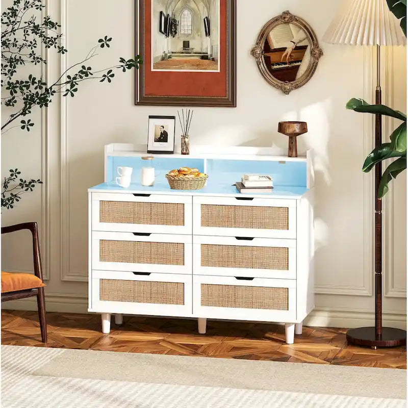 Meuble de rangement en rotin blanc avec lumières LED et prise de courant | 109 cm, Chambre et Salon