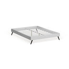 Lit plateforme queen en bois blanc | Pieds ronds évasés, sans sommier, chambre moderne