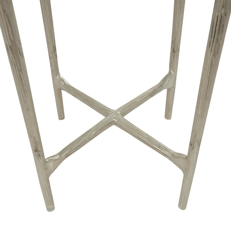 Table d'appoint en aluminium texturé avec plateau en verre | Doré ou argenté, accent de salon moderne